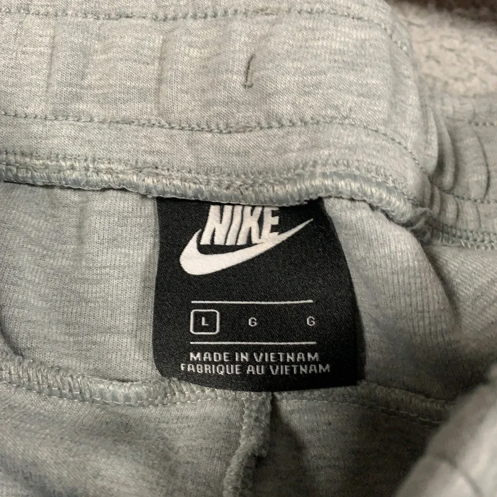 Nike Tech Fleece Joggers Men's Large Grey Tapered Sweatpants Cuffed Activewear L